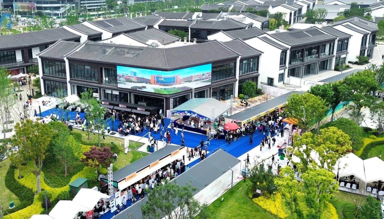 Single-Day Record: 150,000 Visitors and Approximately 2.2 Million Yuan in Turnout! This May Day Holiday, Food and the City Met Each Other Halfway Here