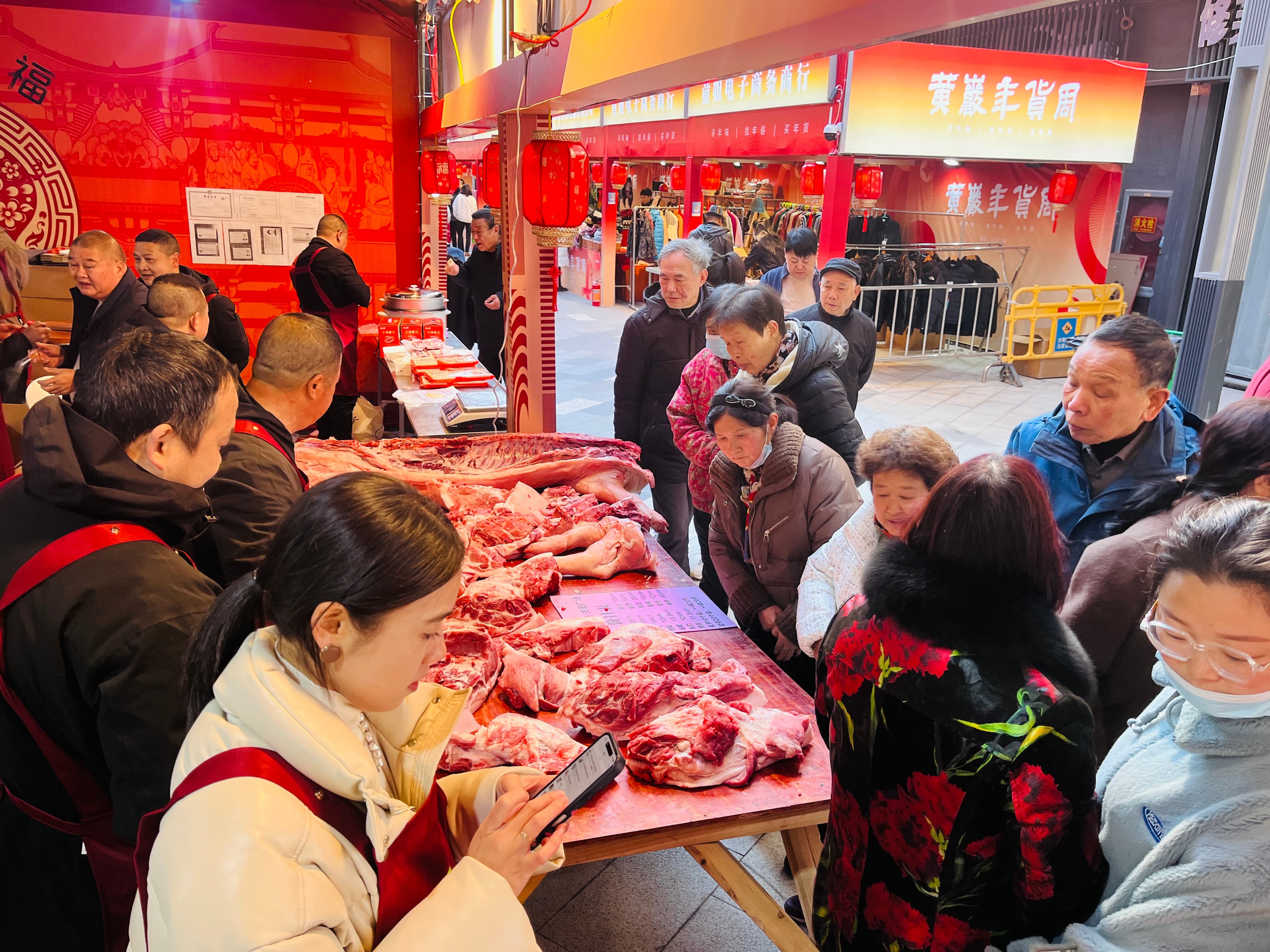 "Huangyan New Year Shopping Week" Kicks Off, Offering Traditional Flavors, Customs, and Goods