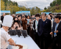 Member of China Cuisine Association’s Extraordinary Culinary Skills Performance Team Appears at Taizhou Food Carnival