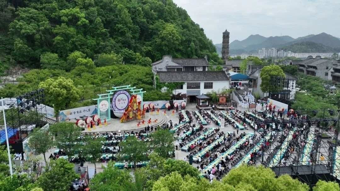 Full Enthusiasm! Linhai's "Thousand-People Feast" Takes the Internet by Storm