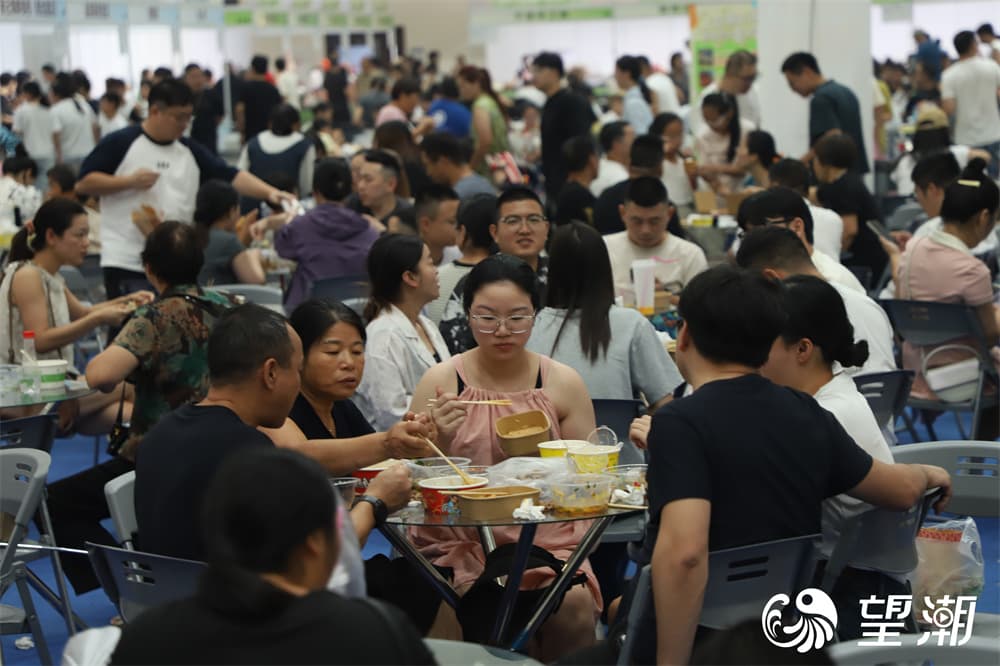 This Snack Food Arena Is Buzzing! Taizhou Flavors Sell Briskly, Regional Specialties Join in.