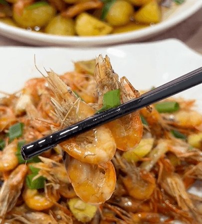 A Taste of River Delicacies and Countryside Flavors at Laolinshuang Restaurant