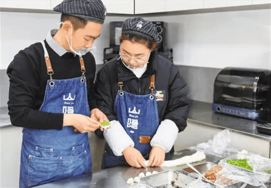 Featured in Zhejiang Daily's People section, this young man from Xianju has become a sensation!